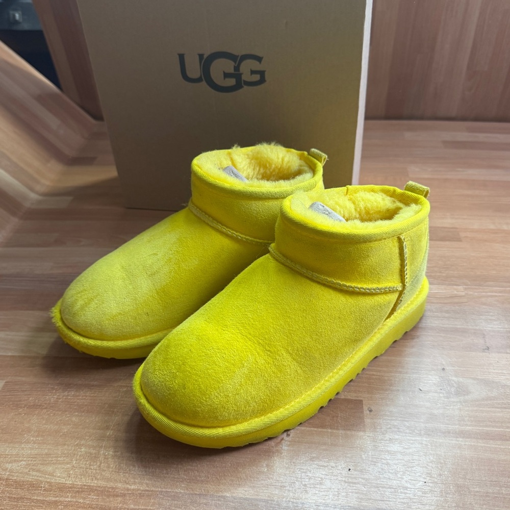 Ugg ultra mini canary yellow boot size 4